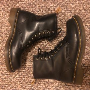 Dr. Martens Vegan 1460 Size 7